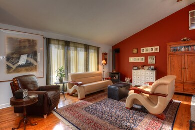 52 Lake Shore Dr, Carpentersville, IL 60110 - photo 2