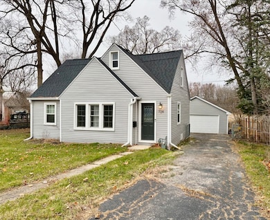 724 Mohawk Dr, Round Lake Heights, IL 60073 - photo 2