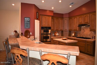 Kitchen w/ bar
