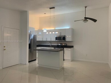 907 NE 199th St unit 204, Miami, FL 33179 - photo 4