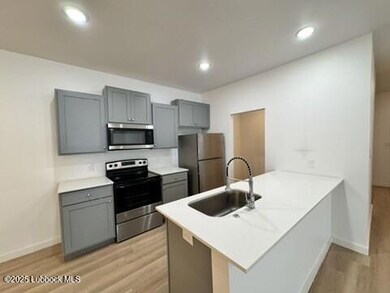 5719 Kemper Unit A kitchen(2)