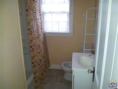 1411 SW MacVicar Ave, Topeka, KS 66604 - photo 3