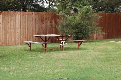 2100 Southwood Dr unit 18, College Station, TX 77840 - photo 4