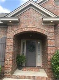 Beautiful arch entry way which sets the tone for t