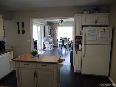 14391 Woodland Dr, Wapakoneta, OH 45895 - photo 2