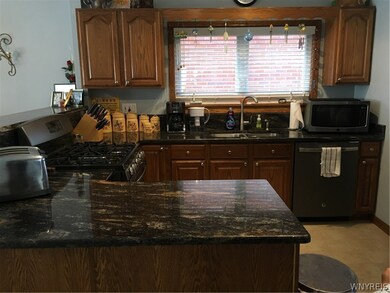 3916 Deveaux St, Niagara Falls, NY 14305 - photo 5