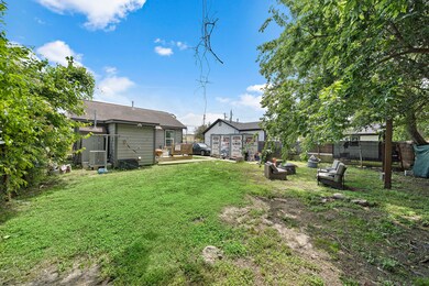 113 Wallace St, Houston, TX 77022 - photo 3