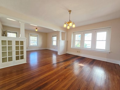 2009 Glenbrook Dr, Des Moines, IA 50316 - photo 3