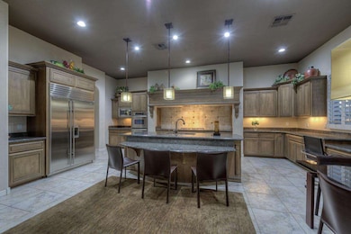 006_Entertaining Kitchen