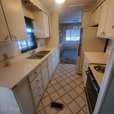 KITCHEN-Ful View
