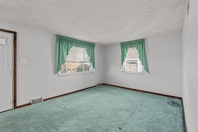 4817 Clover Ln, West Mifflin, PA 15122 - photo 7