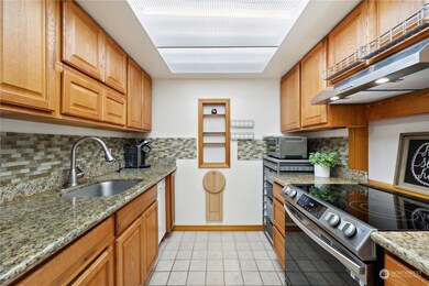 8911 Holly Dr unit 202, Everett, WA 98208 - photo 7