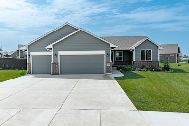 801 E Bellows, Derby, KS 67037 - photo 2