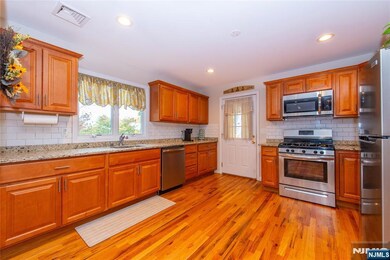 5 Mountain Ave unit 2, Wanaque, NJ 07465 - photo 2