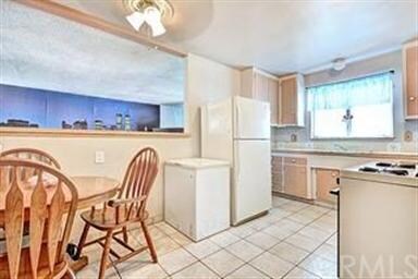 Kitchen w/ dining area
