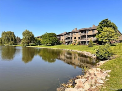 9836 Hawthorne Glen Dr unit 24, Grosse Ile, MI 48138 - photo 2