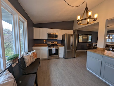 9639 Squire Ln, Belvidere, IL 61008 - photo 6