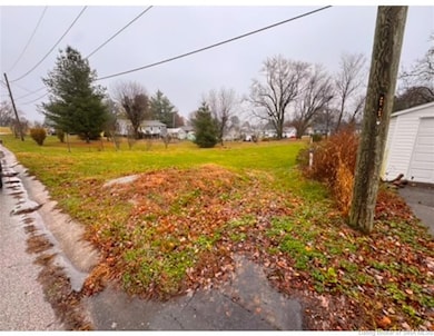 607 Berkey St, Salem, IN 47167 - photo 2