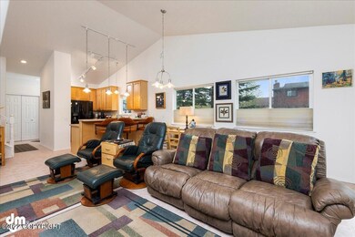 06-Living Room 20220516-DW-2388