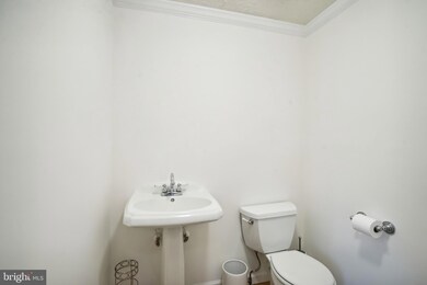 8915 Gutman Ct, Springfield, VA 22153 - photo 6