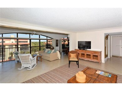 View toward the kitchen and hallway to Master Suit