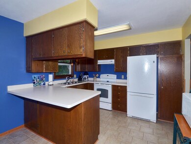 835 S Perry Pkwy, Oregon, WI 53575 - photo 4