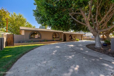 725_N_Grand_Front_3