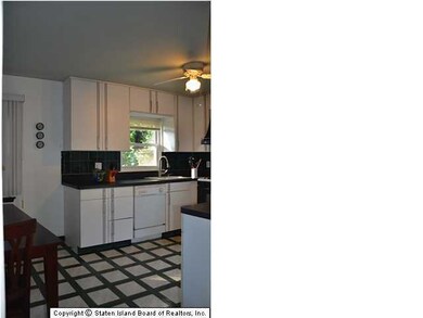 18 Coughlan Ave, Staten Island, NY 10310 - photo 6