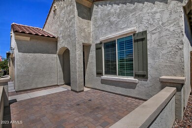 2419 N Hidden Canyon Dr-large-003-039-Pa