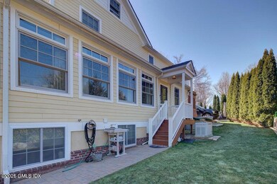 240 Pemberwick Rd unit 2, Greenwich, CT 06831 - photo 2