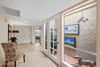 04-Foyer