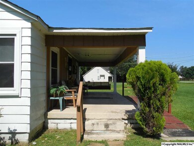 A nice Covered porch to relax on!
