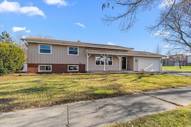 787 Sheridan Dr, West Bend, WI 53095 - photo 3