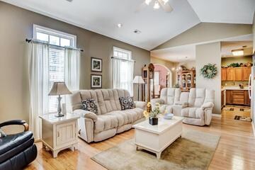 105 Camber Dr unit 105, Circleville, OH 43113 - photo 5