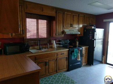 3538 SW Eveningside Dr, Topeka, KS 66614 - photo 6