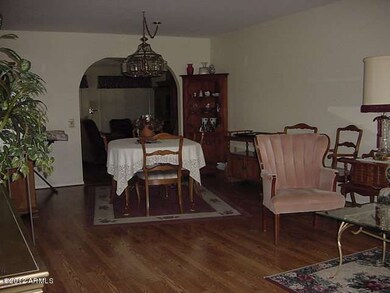 LIVING/DINING ROOM - ARCHWAY