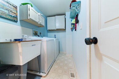 912 Appleton Dr, Batavia, IL 60510 - photo 2