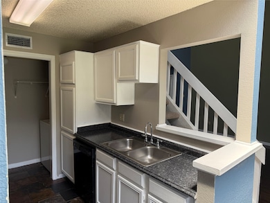 8579 Sands Point Dr unit 102, Houston, TX 77036 - photo 5