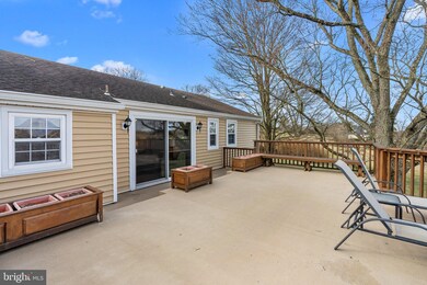 877 Cross Rd, Schwenksville, PA 19473 - photo 7