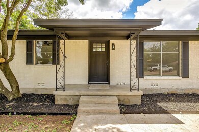 1214 S Ridgeway Dr, Cleburne, TX 76033 - photo 4