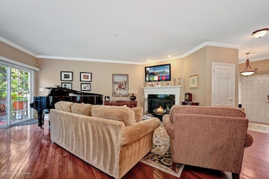 06-Living Room (1)