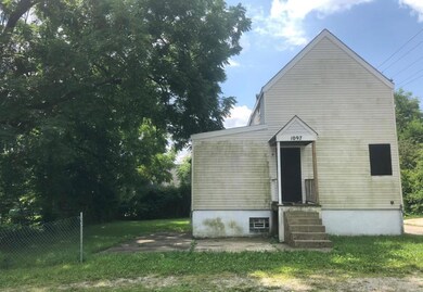 1097 E Sycamore front view