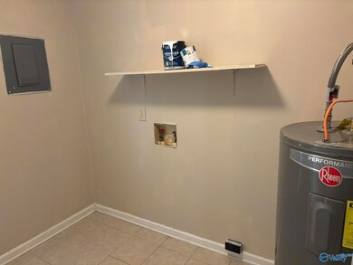 2607 Wynterhall Rd SE unit D, Huntsville, AL 35803 - photo 6