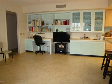 6 FAMILY RM WITH LOTS OF CABINETS