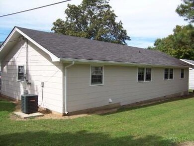 503 S Ramsey St, Manchester, TN 37355 - photo 2