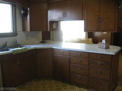 3138 10th St, Wayland, MI 49348 - photo 2