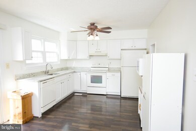 1292 Holmespun Dr, Pasadena, MD 21122 - photo 5