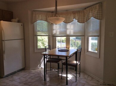 523 Highwood Cir, Albany, NY 12203 - photo 3