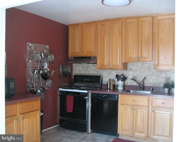 1668 Parkcrest Cir unit 201, Reston, VA 20190 - photo 7