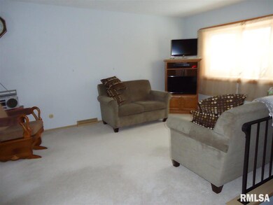 1921 W 68th St, Davenport, IA 52806 - photo 4